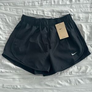 Women’s Nike running dry fit move to zero small short